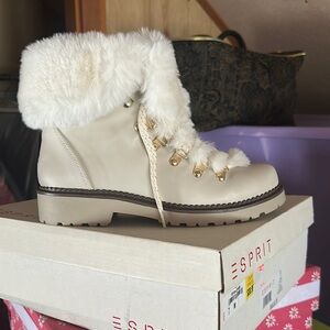 Esprit Women's Cream Fur-Lined Boots